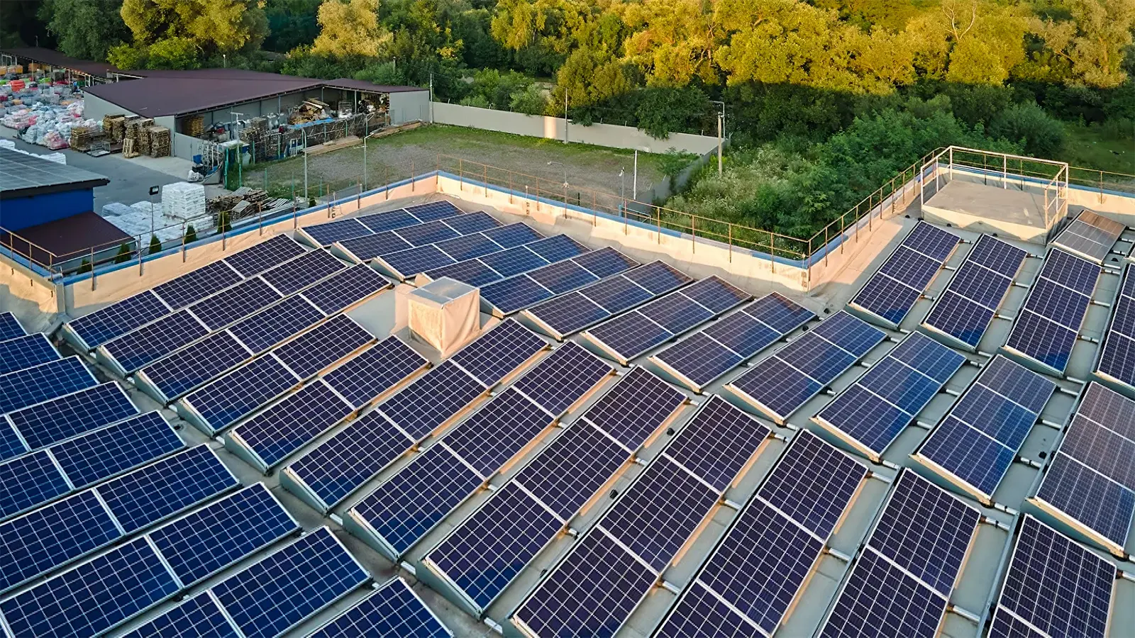 Cabinet approves allowing factories to set up solar rooftops freely 01