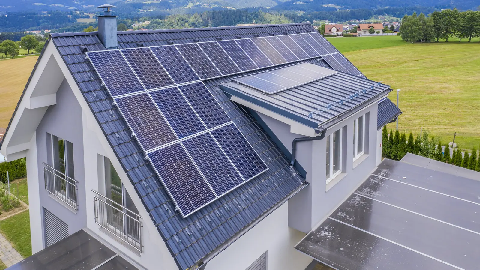 Solar cells on roof 01